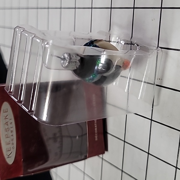 VINTAGE Hallmark Hand-Blown Glass Penguin Ornament 2000 Li'l Roly-Poly Penguin - Picture 9 of 10